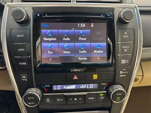 Used 2015 Toyota Camry XLE image 38