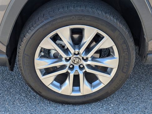 Used 2023 Toyota RAV4 XLE Premium image 14