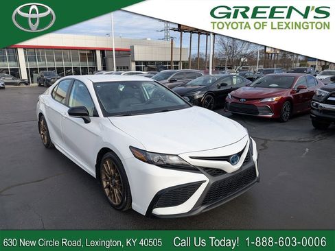 Used 2023 Toyota Camry SE image 1
