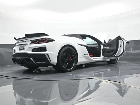 Used 2025 Chevrolet Corvette Z06 RWD image 21