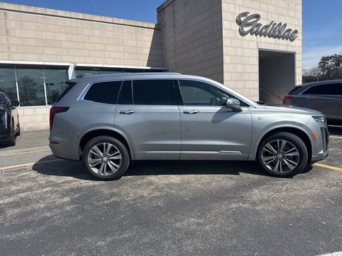 Used 2025 Cadillac XT6 Premium Luxury image 5