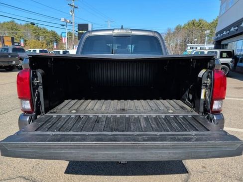Used 2018 Toyota Tacoma TRD Off-Road w/ Technology Package AWD/4WD image 29