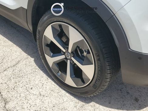 Certified 2026 Volvo XC40 B5 Plus AWD/4WD image 5