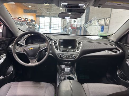 Used 2025 Chevrolet Malibu LT image 12