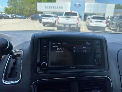 Used 2019 Dodge Grand Caravan SXT FWD image 24