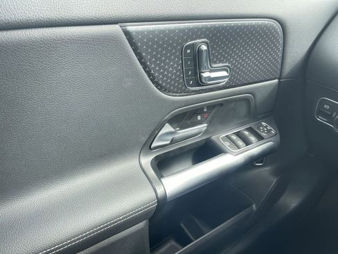 Used 2025 Mercedes-Benz GLA 250 image 23