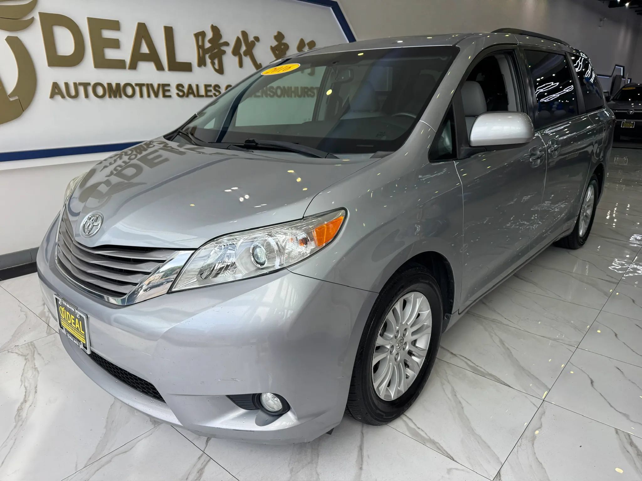 Used 2016 Toyota Sienna XLE FWD image 4
