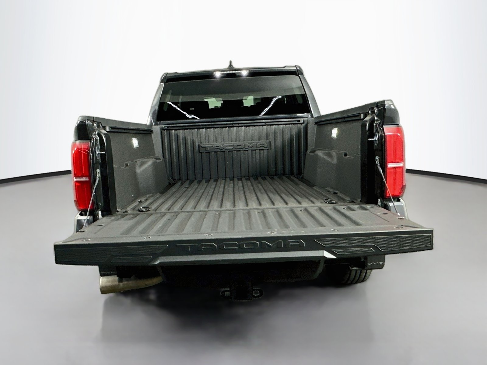Certified 2025 Toyota Tacoma SR5 AWD/4WD image 24