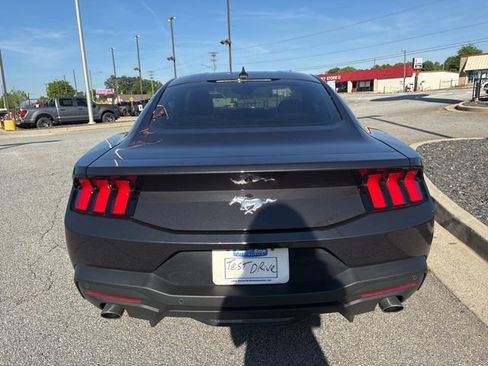 Certified 2024 Ford Mustang Coupe image 7