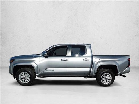 Used 2025 Toyota Tacoma SR5 image 9