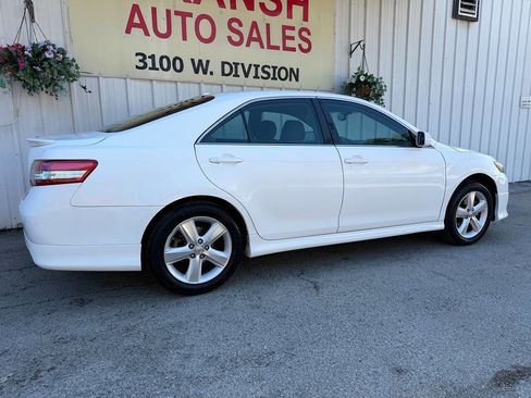 Used 2011 Toyota Camry SE w/ SE Extra-Value Pkg #1 FWD image 3
