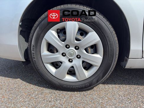 Used 2010 Toyota Camry LE FWD image 8