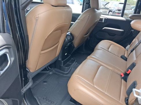 Used 2022 Jeep Wrangler Unlimited Sahara w/ Cold Weather Group AWD/4WD image 12