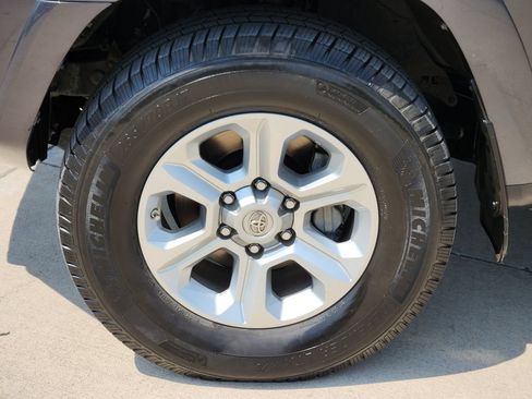 Used 2016 Toyota 4Runner SR5 AWD/4WD image 13
