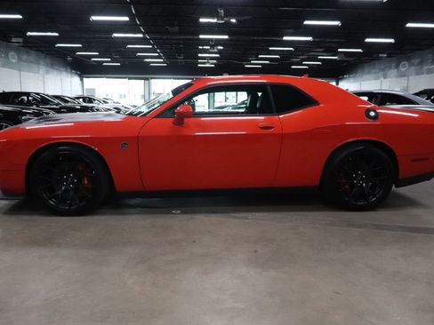 Used 2016 Dodge Challenger SRT Hellcat image 2