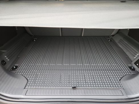 New 2026 Land Rover Defender 110 X-Dynamic SE image 34