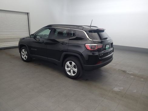 Used 2017 Jeep Compass Latitude w/ Popular Equipment Group AWD/4WD image 3