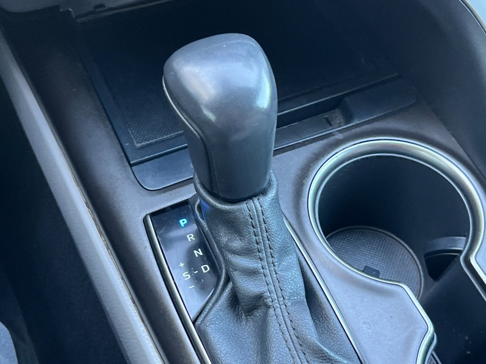 Used 2022 Toyota Camry SE FWD image 19