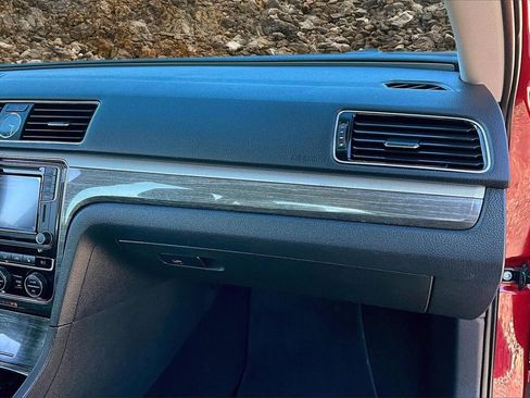 Used 2017 Volkswagen Passat 1.8T SE image 15