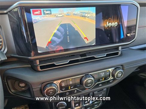 Used 2024 Jeep Wrangler Rubicon w/ Technology Group image 22