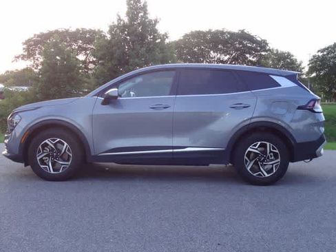 Used 2025 Kia Sportage LX FWD image 2