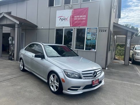Used 2011 Mercedes-Benz C 300 4MATIC Sedan image 2