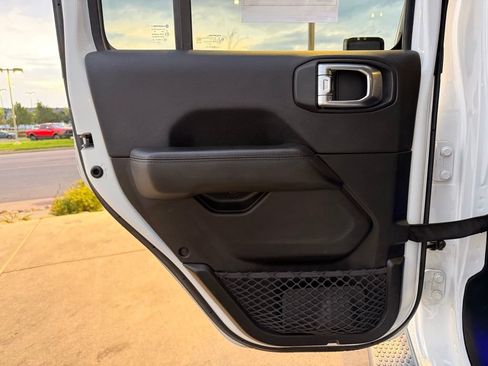 Used 2020 Jeep Wrangler Unlimited Sahara AWD/4WD image 21