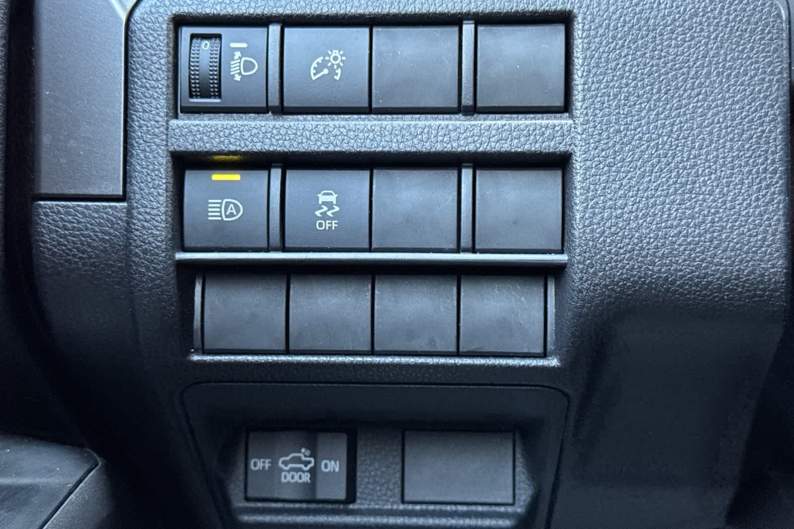 Used 2025 Toyota Tacoma SR5 AWD/4WD image 28