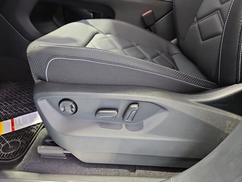 New 2026 Volkswagen Atlas Cross Sport SE FWD image 18