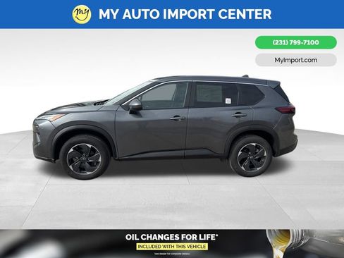 Used 2025 Nissan Rogue SV image 4