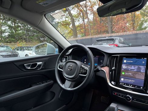 Used 2025 Volvo V60 B5 Cross Country Plus image 33