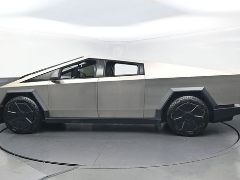 Used 2024 Tesla Cybertruck AWD Crew Cab image 7