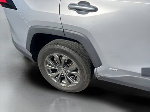 Used 2022 Toyota RAV4 XLE Premium AWD/4WD image 13
