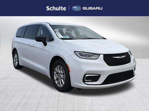 Used 2024 Chrysler Pacifica Touring-L FWD image 1