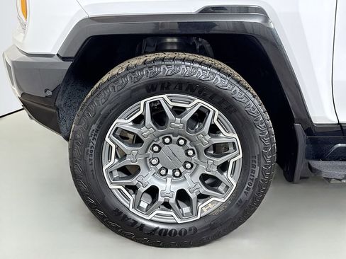 Used 2025 GMC Hummer EV 3X image 31