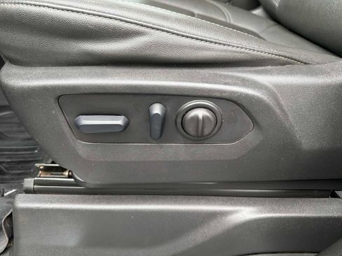 Used 2023 GMC Sierra 3500 SLT w/ SLT Premium Package image 20