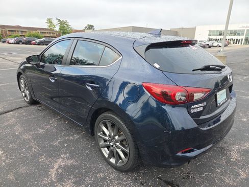Used 2018 MAZDA MAZDA3 Grand Touring w/ Premium Equipment Package FWD image 11