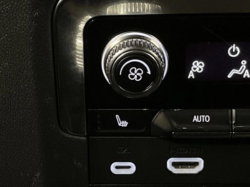 Used 2023 GMC Yukon XL Denali image 37