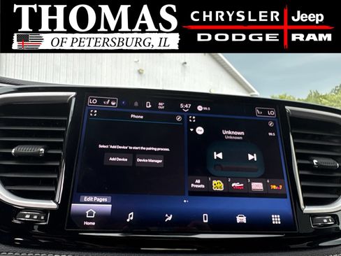 Used 2024 Chrysler Pacifica Touring-L FWD image 17