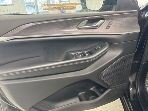 Used 2023 Jeep Grand Cherokee Limited w/ Trailer Tow Prep Group (B) image 18