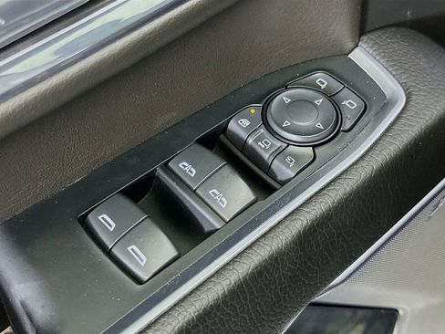 Used 2024 GMC Sierra 3500 Denali image 18