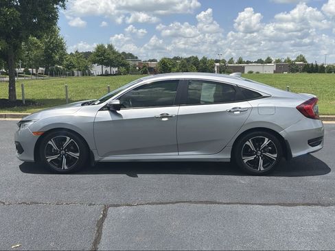 Used 2017 Honda Civic Touring image 6