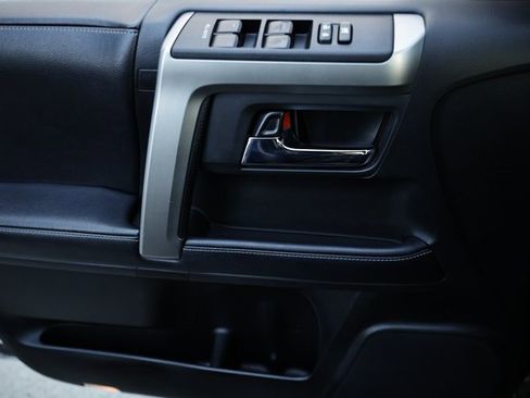 Used 2018 Toyota 4Runner SR5 Premium image 16