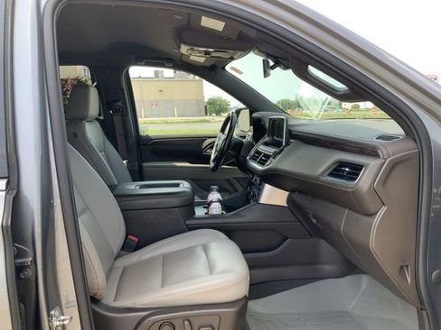 Used 2022 Chevrolet Tahoe LT w/ Luxury Package image 16