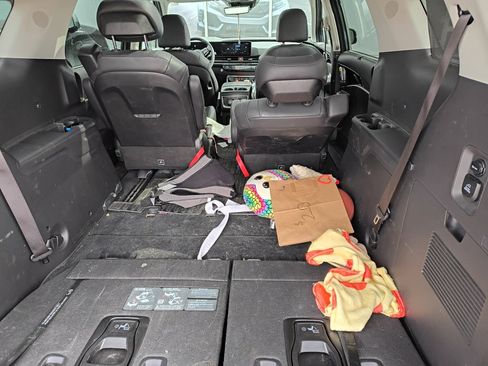 Used 2025 Kia Carnival SX Prestige image 6