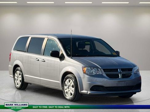 Used 2018 Dodge Grand Caravan SE w/ UConnect Hands-Free Group FWD image 1