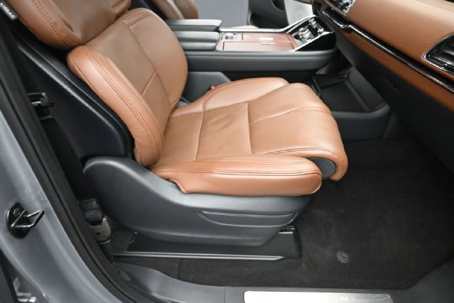 Certified 2023 Lincoln Navigator Reserve AWD/4WD image 34