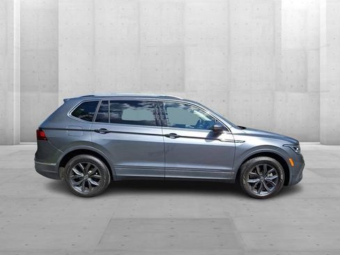 Certified 2023 Volkswagen Tiguan SE w/ Panoramic Sunroof Package FWD image 7