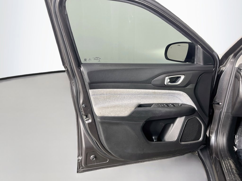 Used 2022 Jeep Compass Latitude FWD image 25