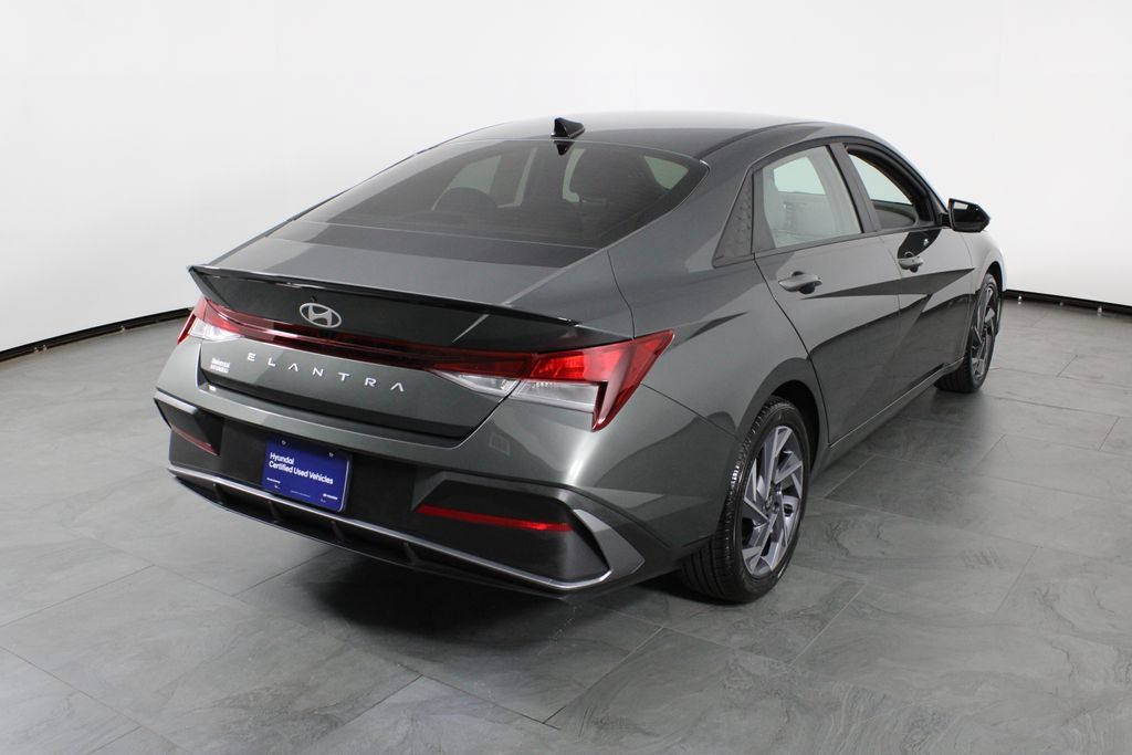 Certified 2025 Hyundai Elantra Sport FWD image 4
